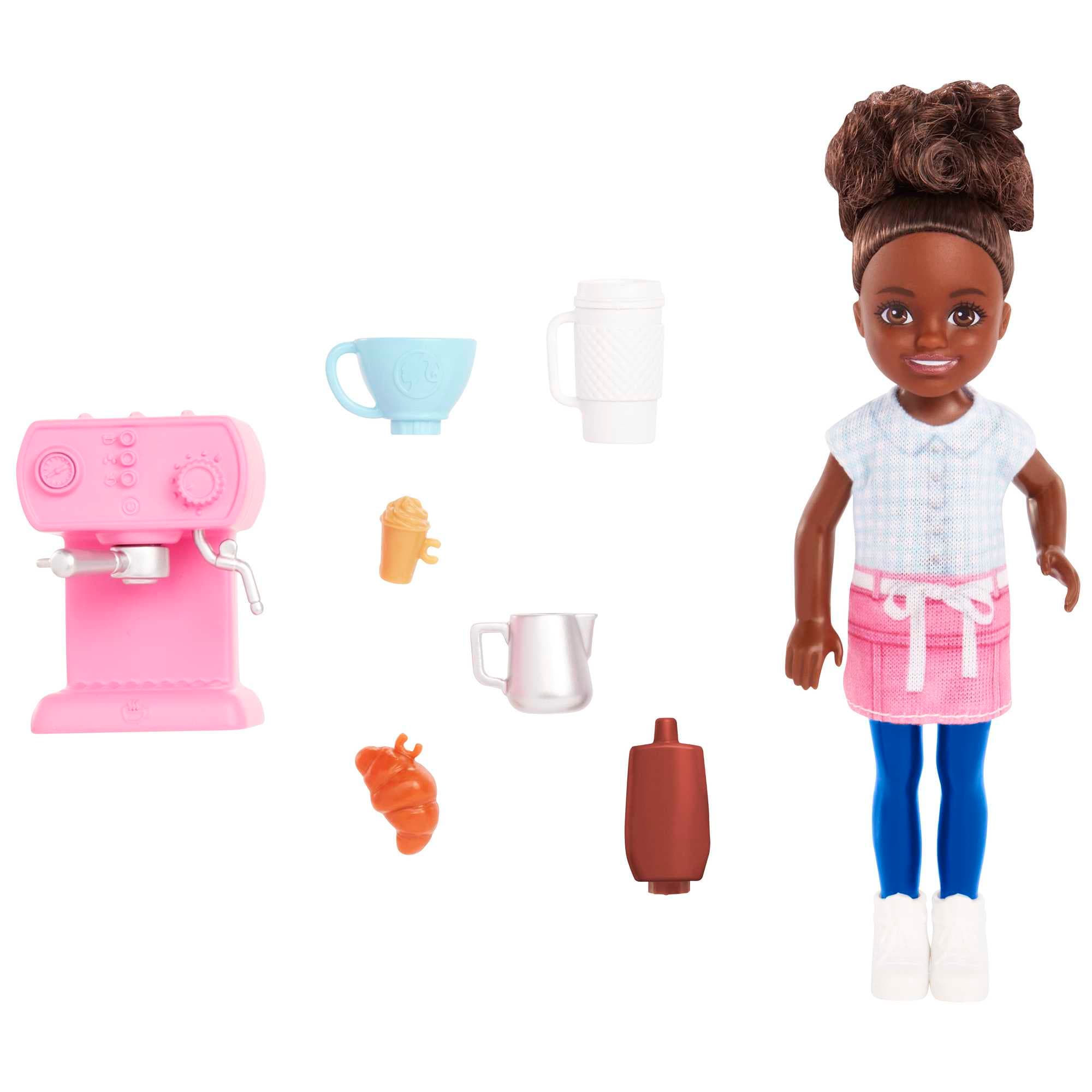Barbie® Chelsea Poupée Chelsea Peut Être… Barista, Poupée et Acc.
