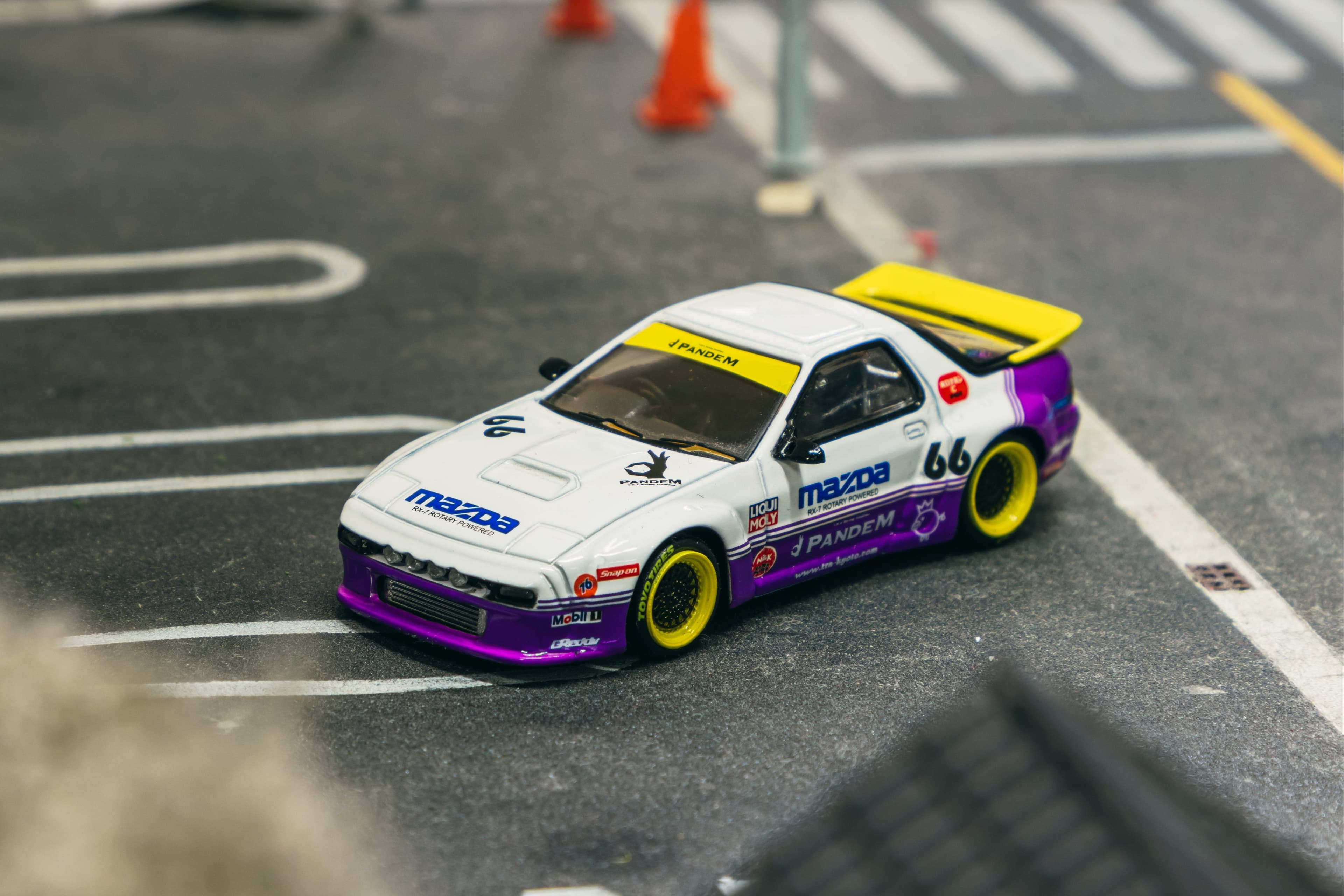1/64 Pandem Mazda RX-7 FC3S White / purple - Tarmac Works HOBBY64