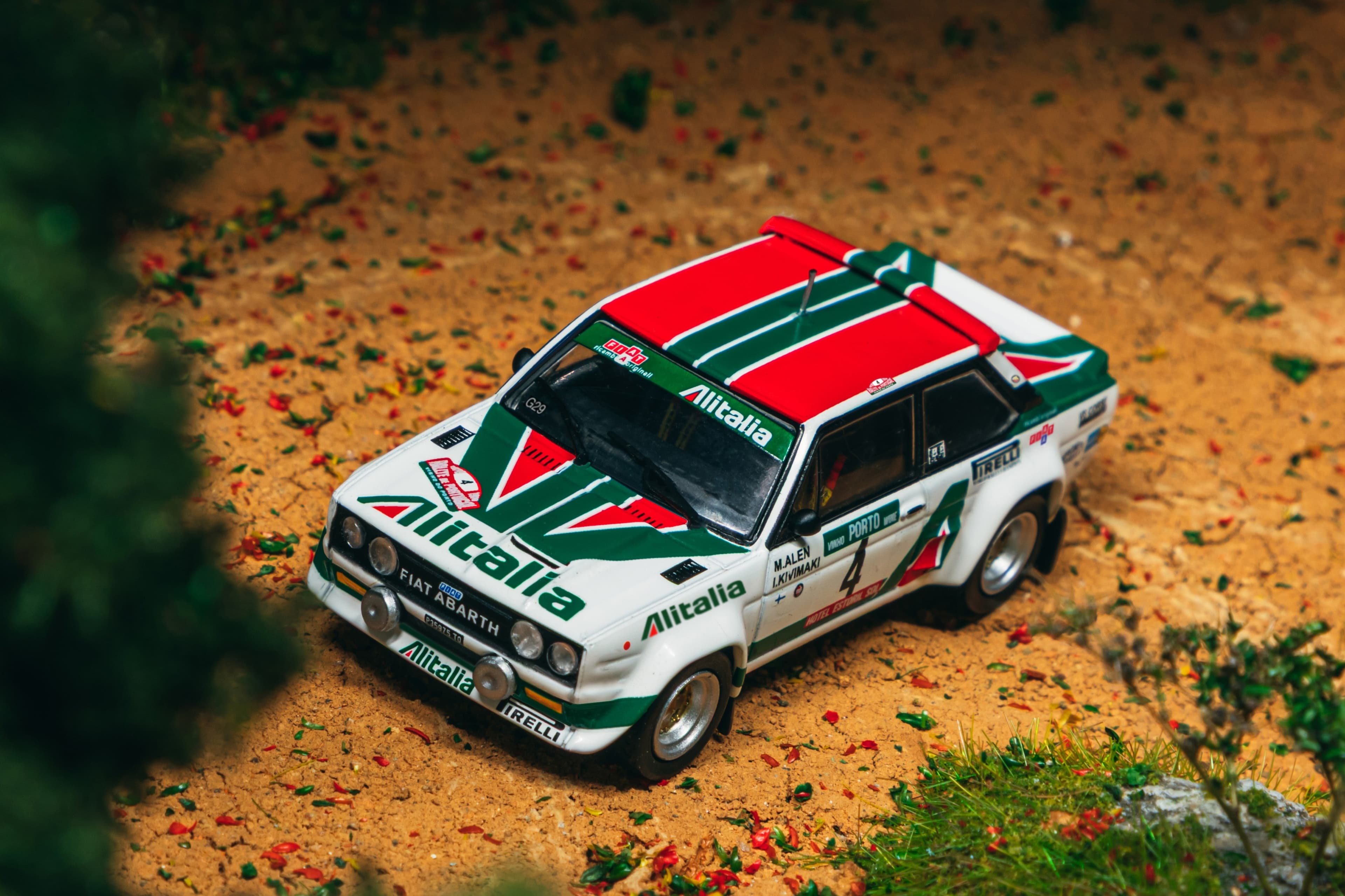 1/64 FIAT 131 ABARTH Rally Rallye de Portugal - Vinho do Porto 1978 Winner #04 - Tarmac Works HOBBY64