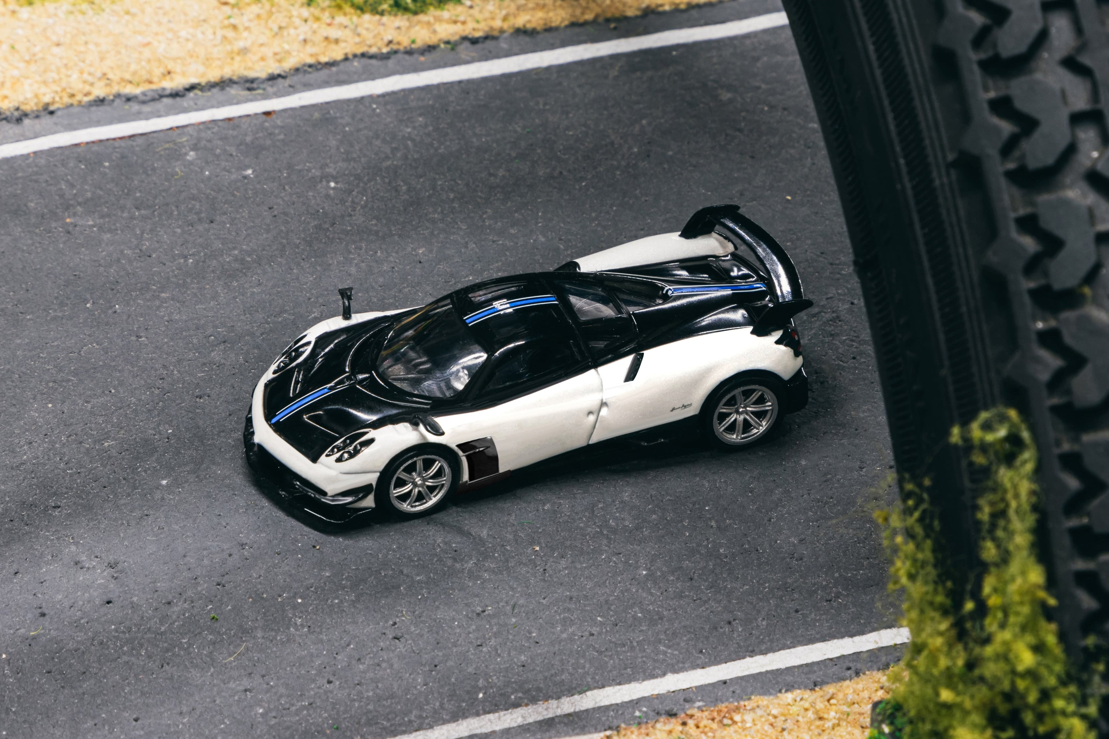 1/64 Pagani Huayra BC Bianco Benny - Tarmac Works  GLOBAL64