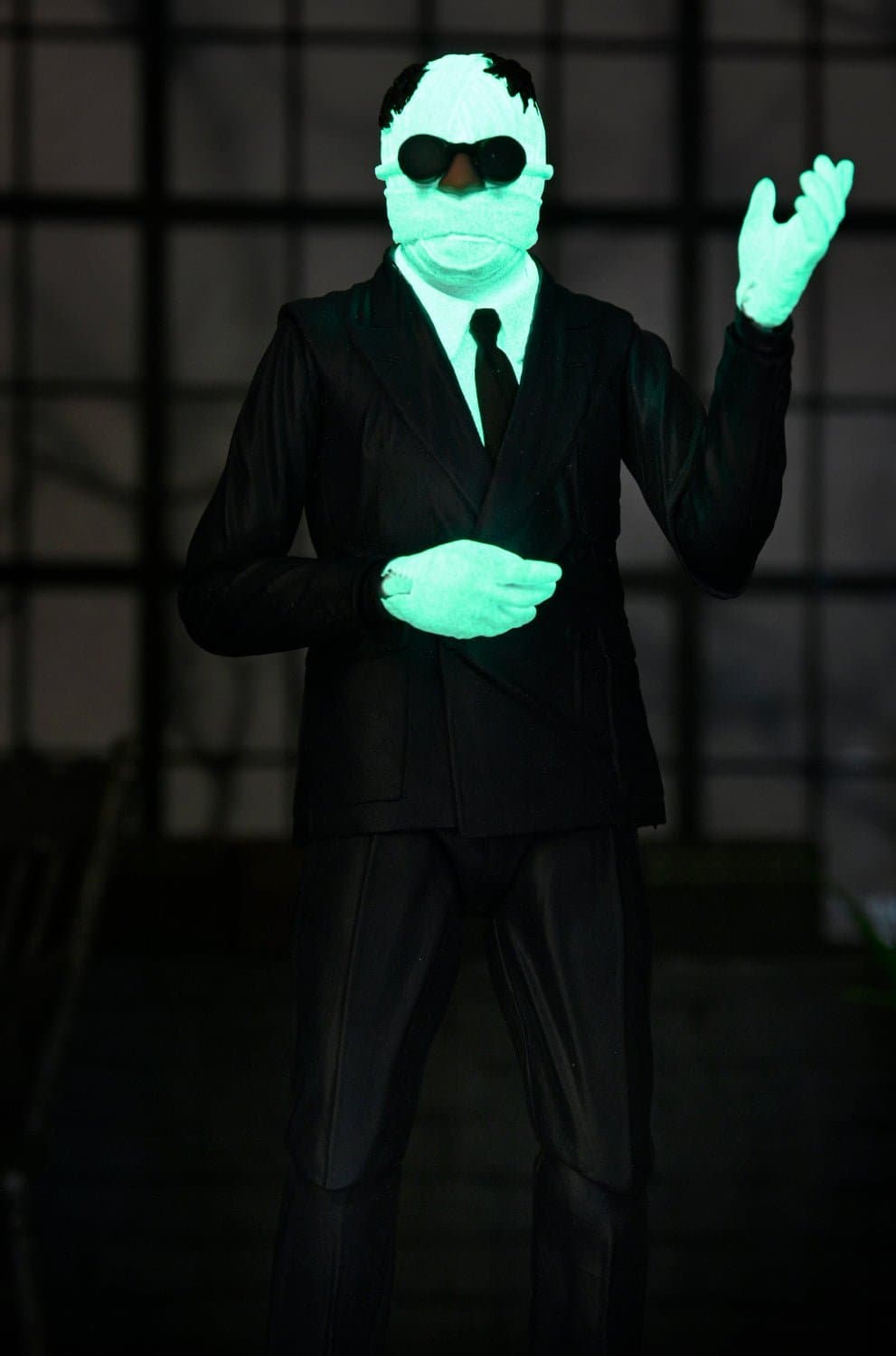 Universal Monsters – Glow-in-the-Dark Retro Invisible Man 7” Scale Action Figure (2024 Con Exclusive)