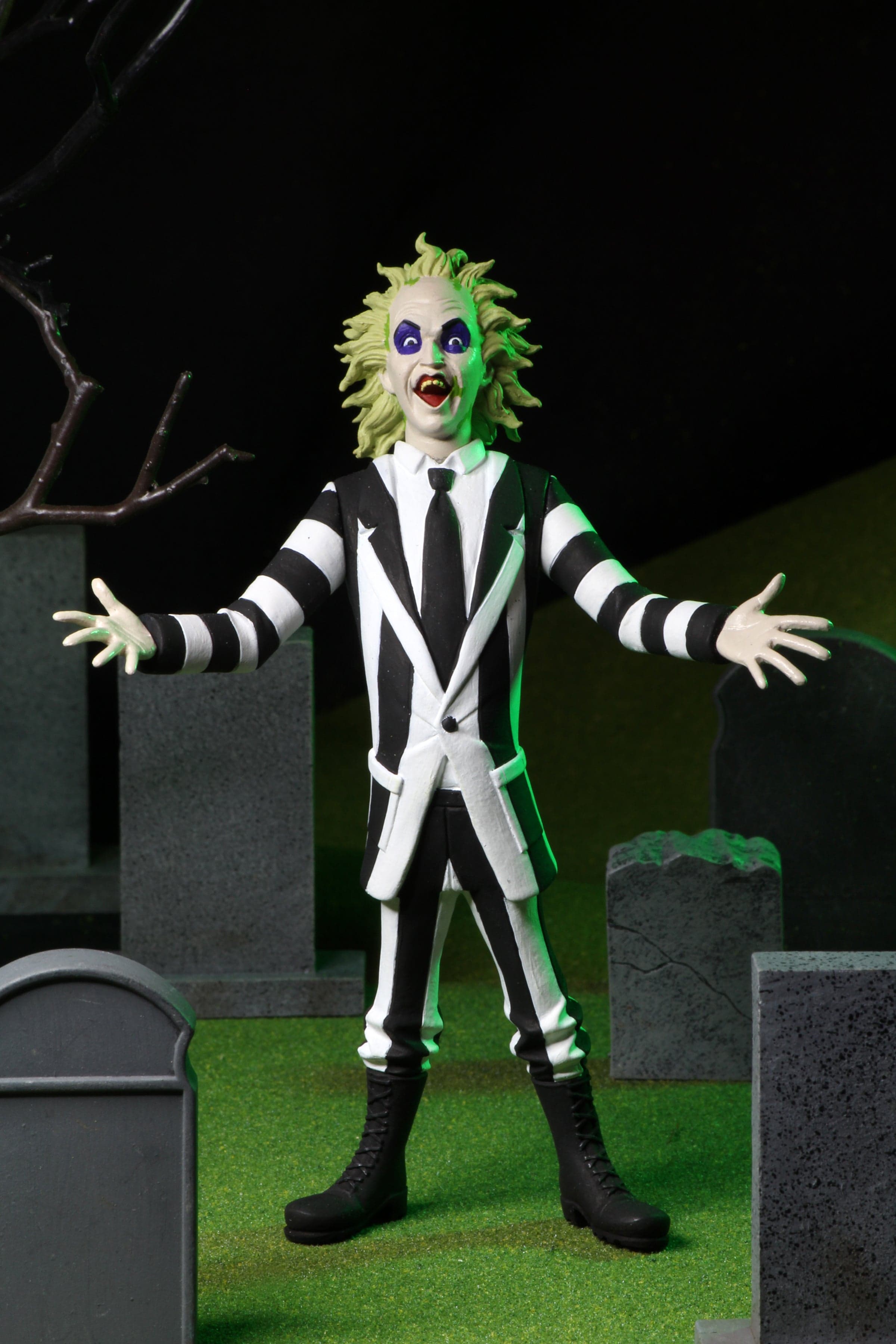 Beetlejuice (1988) - Toony Terrors Beetlejuice 6” Scale Action Figure