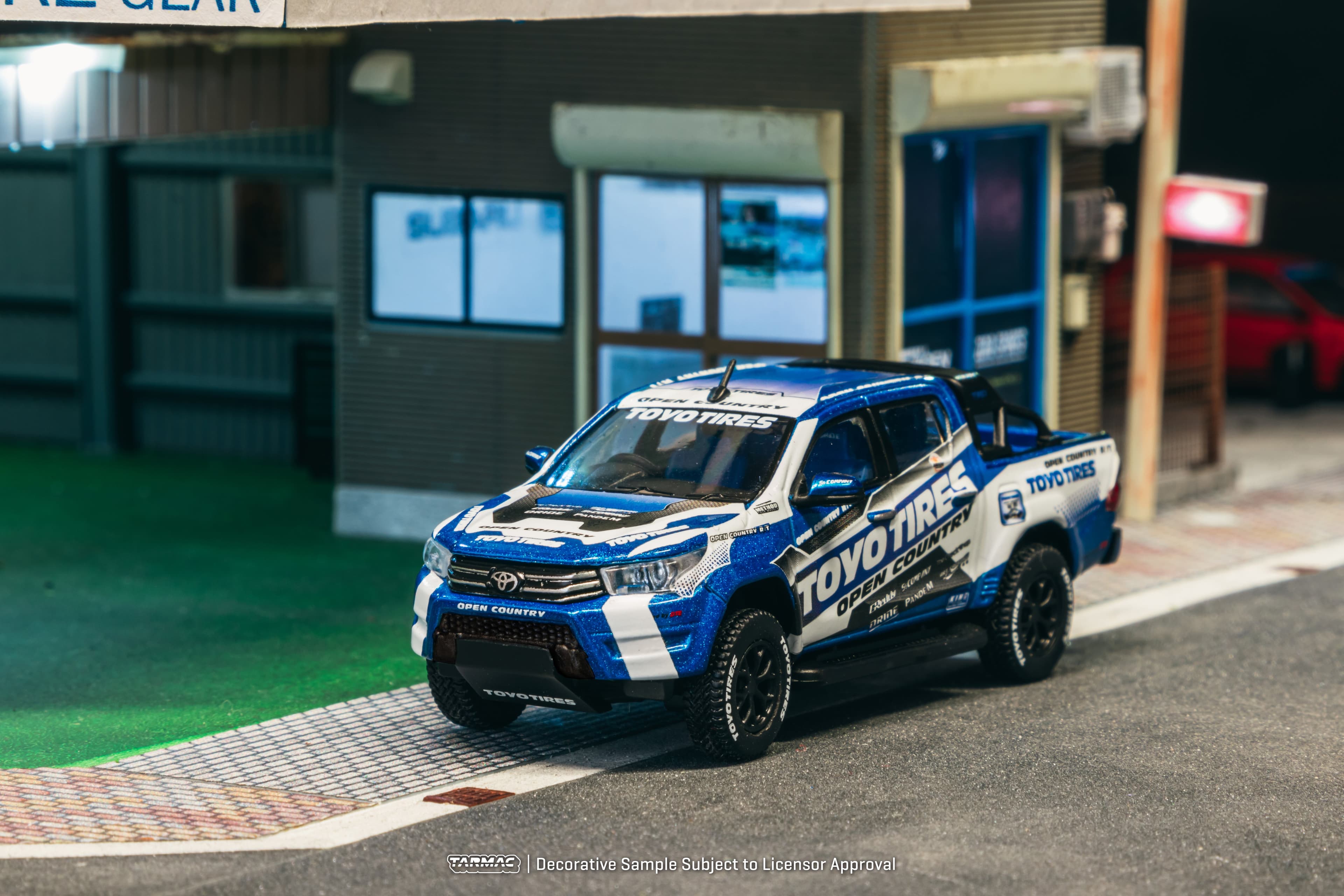 1/64 Toyota Hilux Toyo Tires - Tarmac Works HOBBY64